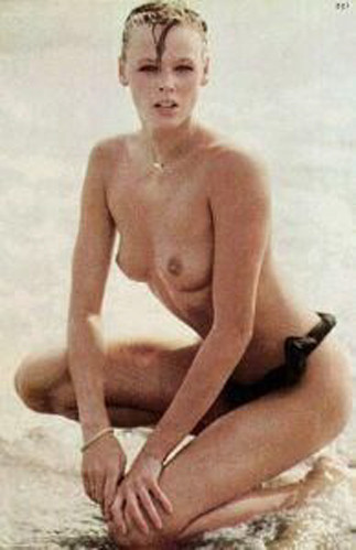 Brigitte Nielsen topless foto paparazzi e lampeggiante figa
 #75443072