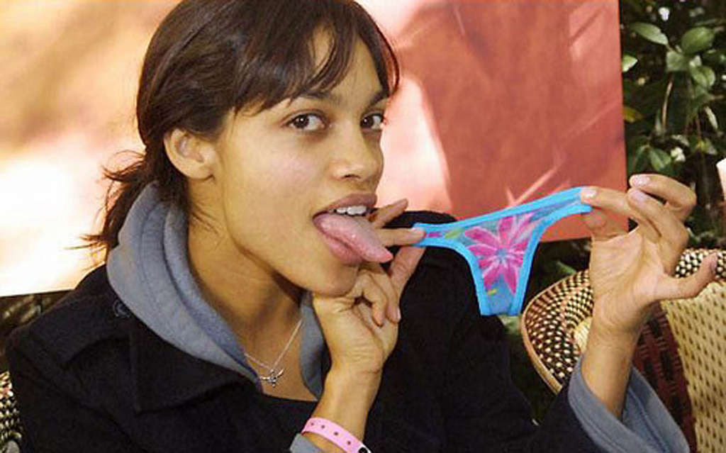 Rosario dawson posiert und zeigt riesige Brüste und sexy Körper
 #75363841