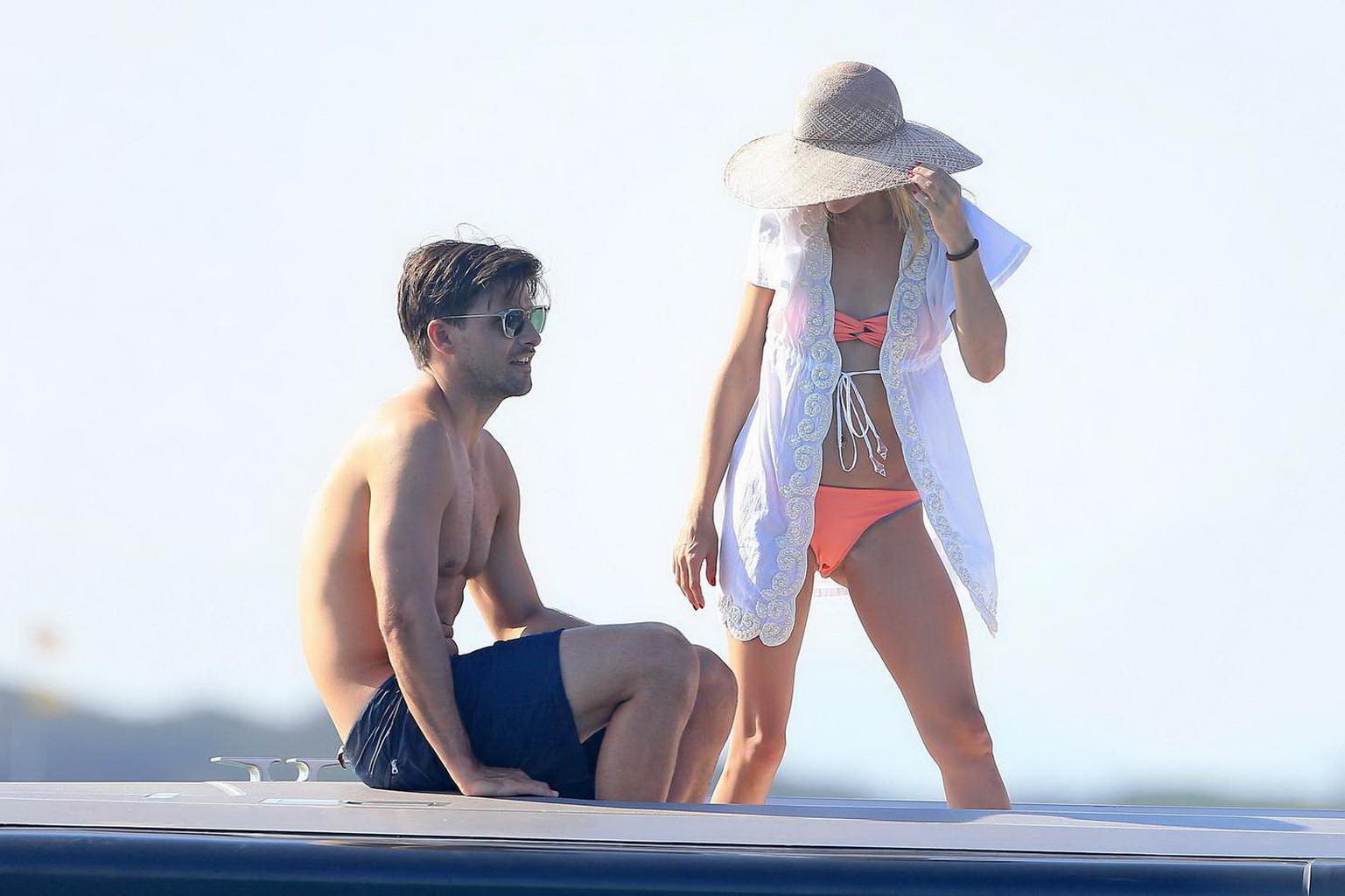 Olivia Palermo trägt winzigen Bikini und Badeanzug auf dem Boot
 #75156403
