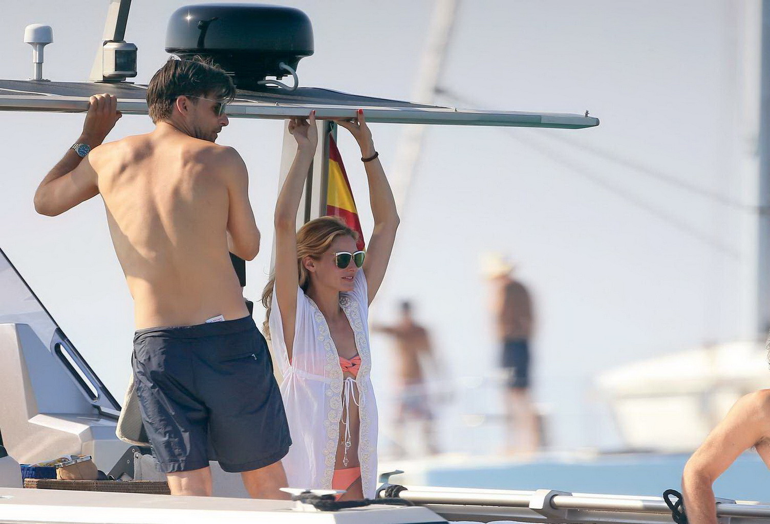 Olivia palermo portant un minuscule bikini et un maillot de bain sur le bateau
 #75156416