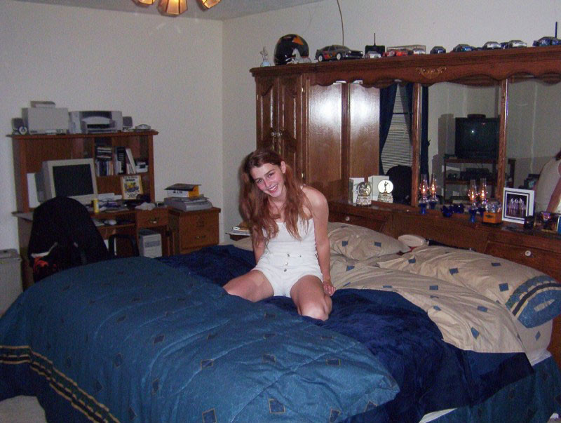 Novia amateur flexible posando desnuda en casa
 #74964934