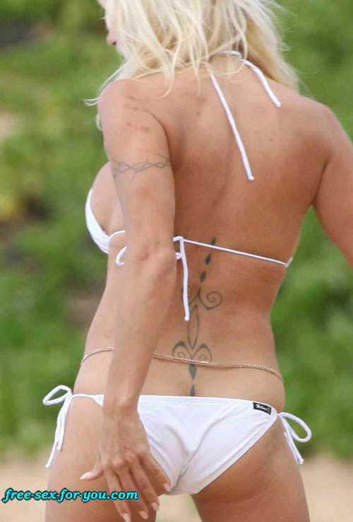 Pamela Anderson posiert nackt und upskirt Paparazzi-Bilder
 #75434162
