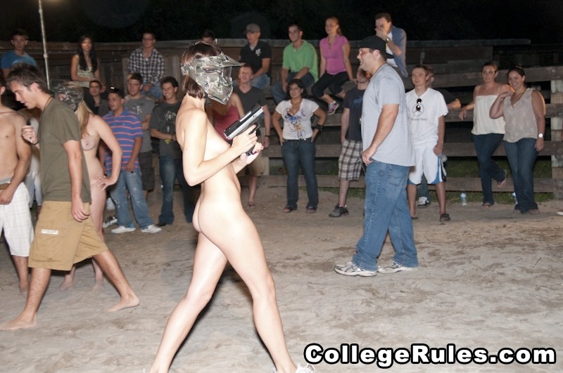 Freche Mädchen genießen Mädchen zu Mädchen Sex auf der College-Party
 #77090730