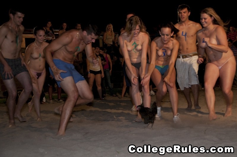 Freche Mädchen genießen Mädchen zu Mädchen Sex auf der College-Party
 #77090764