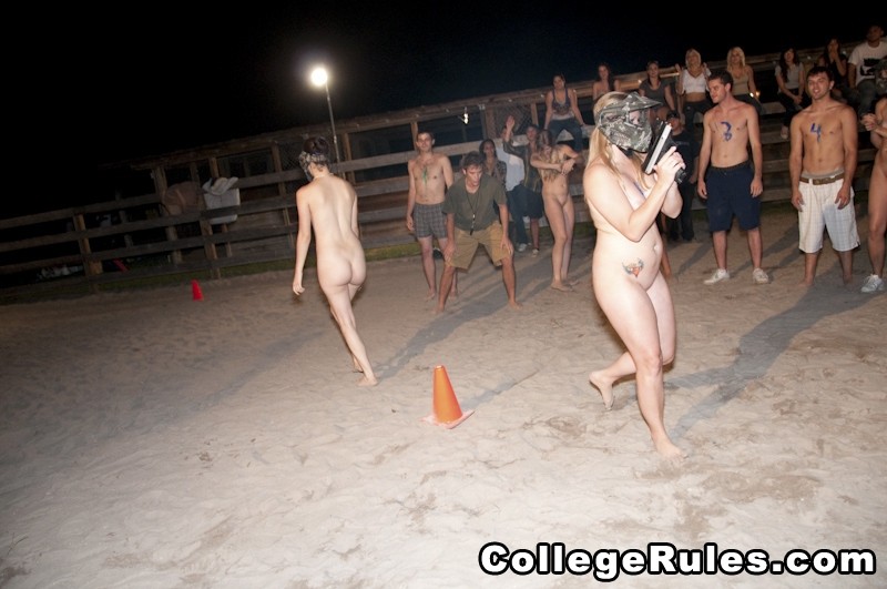 Freche Mädchen genießen Mädchen zu Mädchen Sex auf der College-Party
 #77090770
