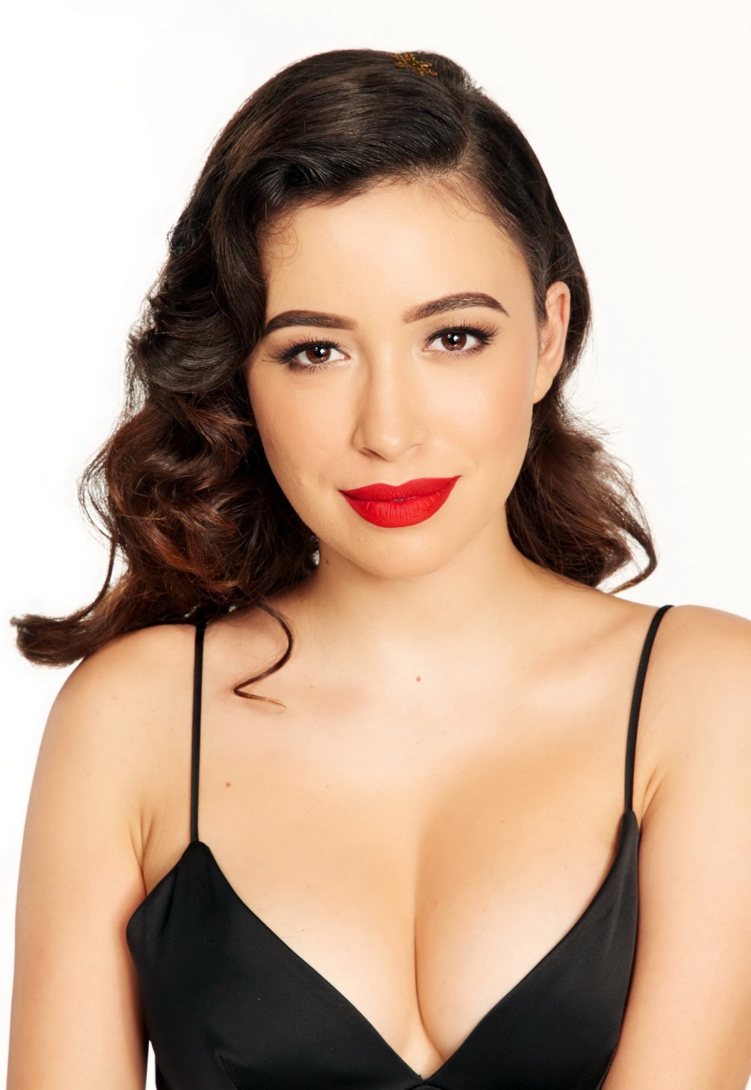 Christian serratos sans soutien-gorge montrant un énorme décolleté au kiis fms jingle ball 201
 #75177795