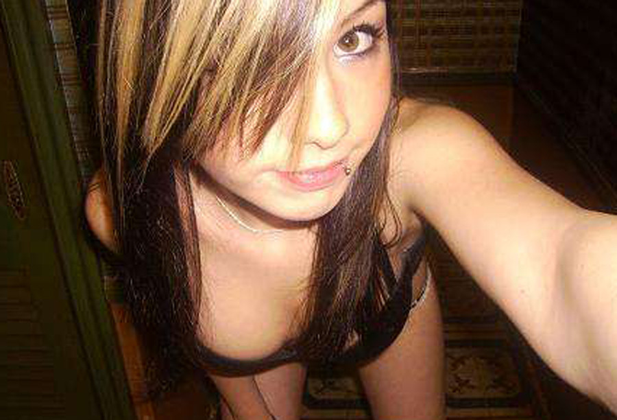Photo compilation of a naked pretty girl's hot selfpics #77070311
