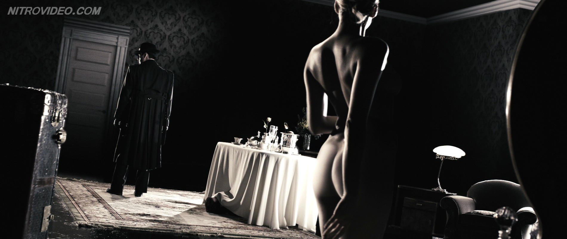 Sexual brunette Eva Mendes posing nude in the cinema in_The Spirit #70330449
