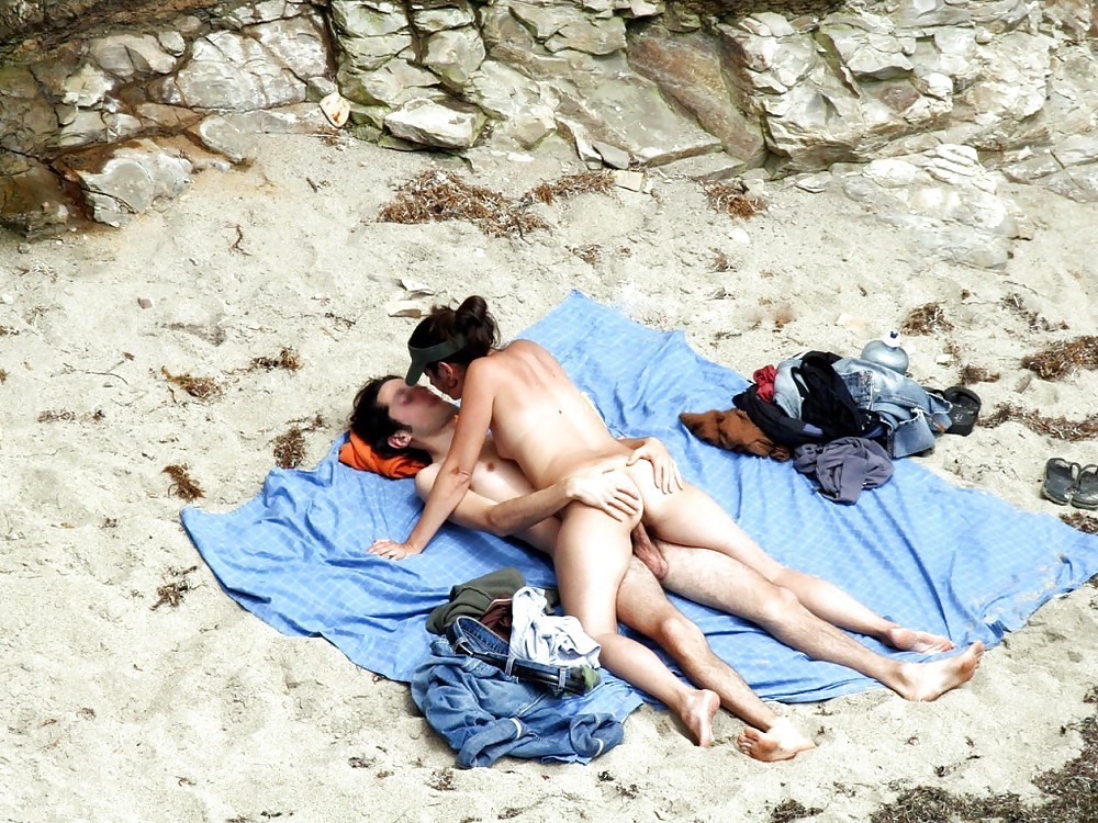 Naked amateur chick blows to her guy on a public beach #72241735