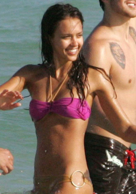 Celebridad jessica alba en bikini sexy y bonito ver a través de los pezones
 #75405193