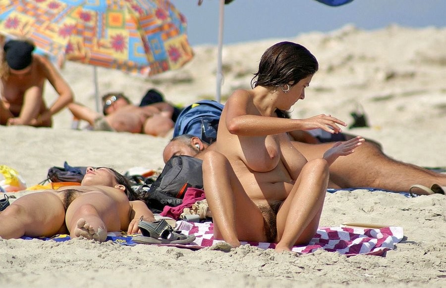 Avertissement - photos et vidéos de nudistes vraiment incroyables
 #72265354