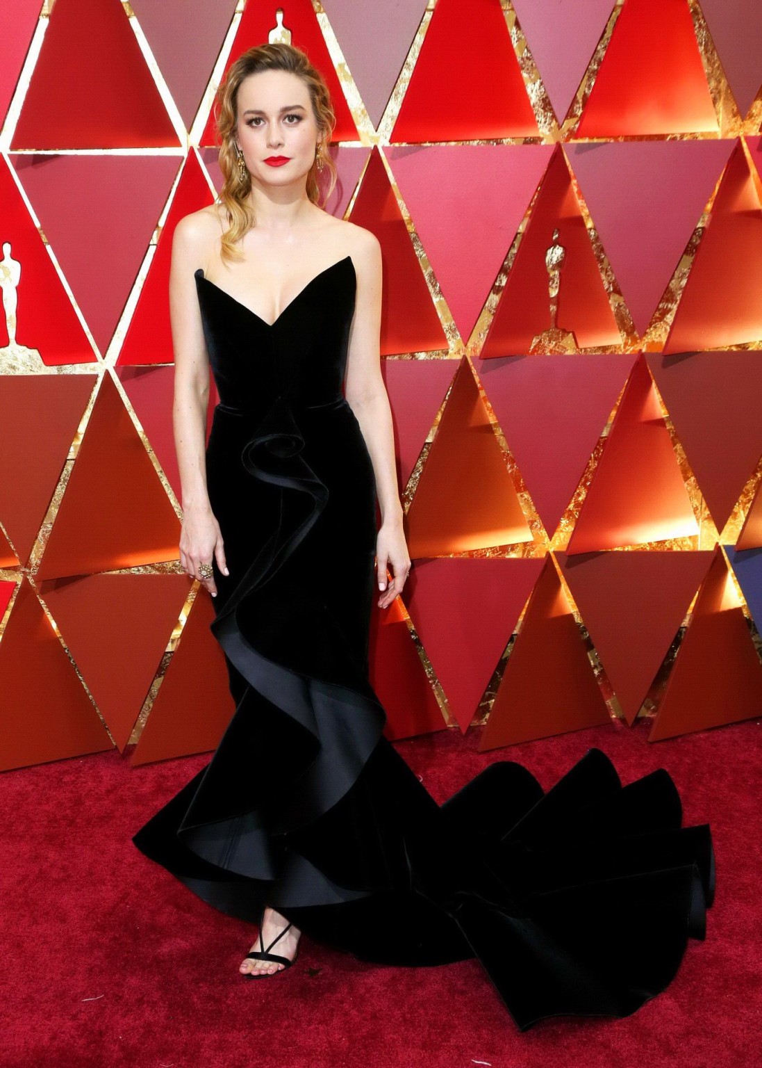 Brie Larson busty in black plunging strapless gown #75139525