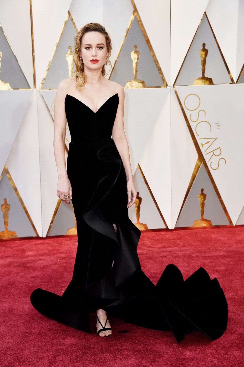 Brie Larson busty in black plunging strapless gown #75139575