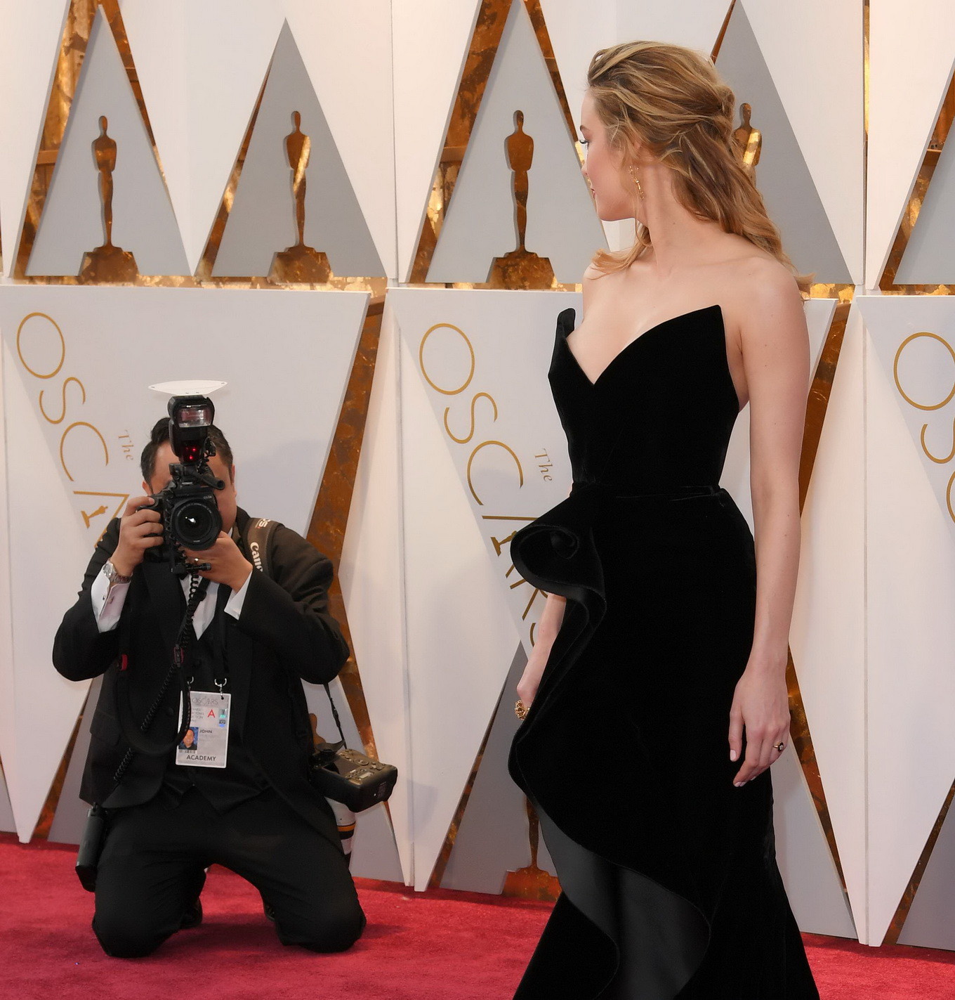 Brie Larson busty in black plunging strapless gown #75139622