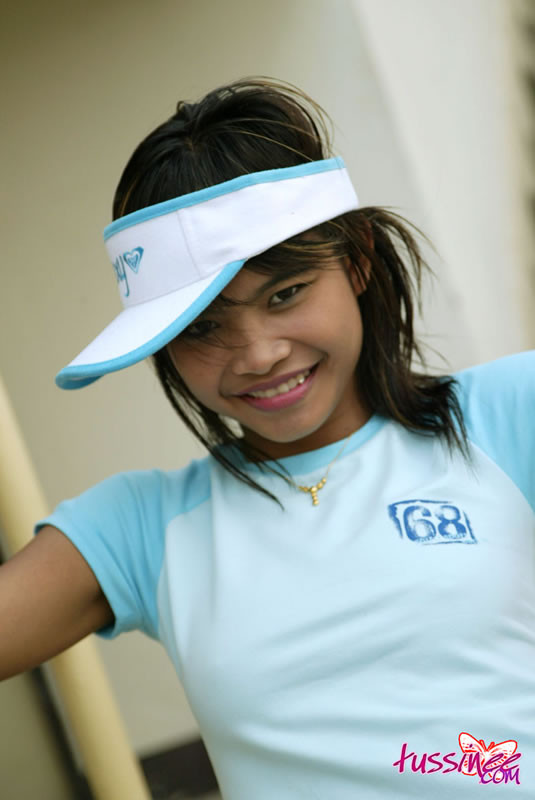 Tussinee, una chica asiática encantadora, se vuelve salvaje para la cámara
 #67972000