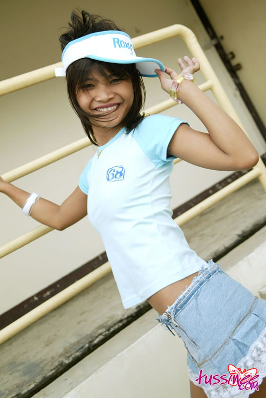 Tussinee, una chica asiática encantadora, se vuelve salvaje para la cámara
 #67972028