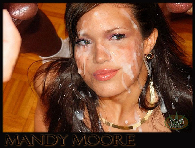 Mandy Moore zeigt ihre Muschi und Titten und fickt hart
 #75382760