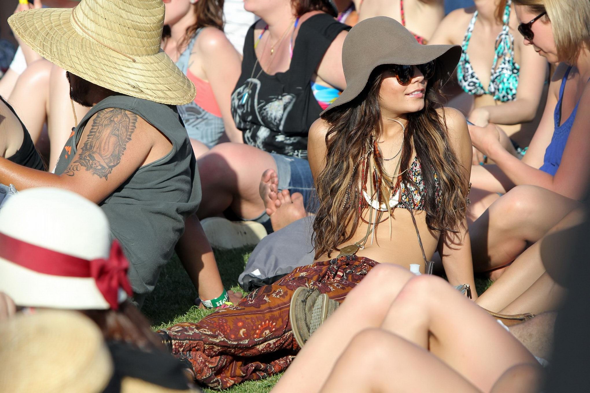 Vanessa hudgens che indossa il top del bikini al festival delle arti musicali della valle di Coachella
 #75307851