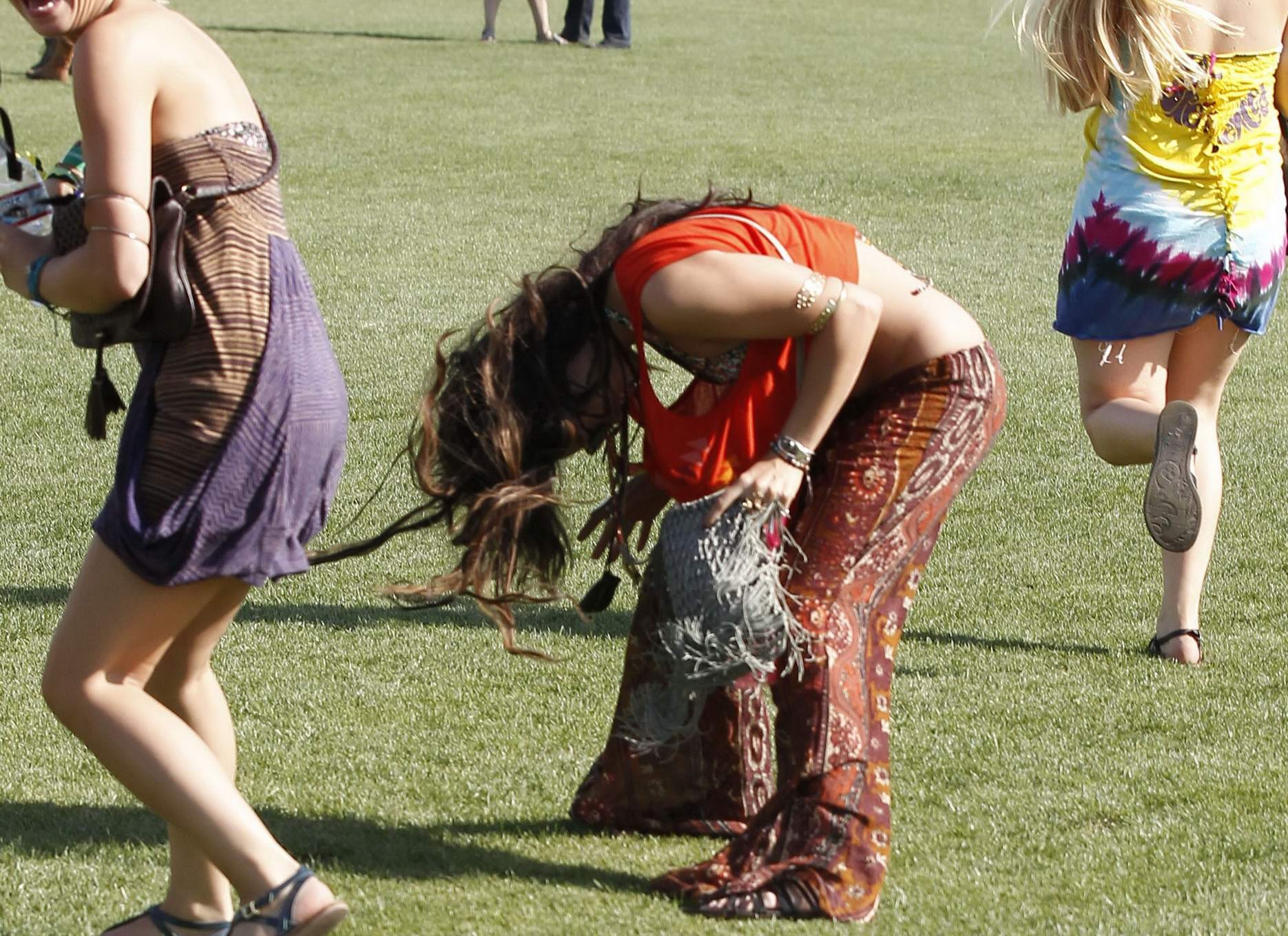 Vanessa hudgens che indossa il top del bikini al festival delle arti musicali della valle di Coachella
 #75308013