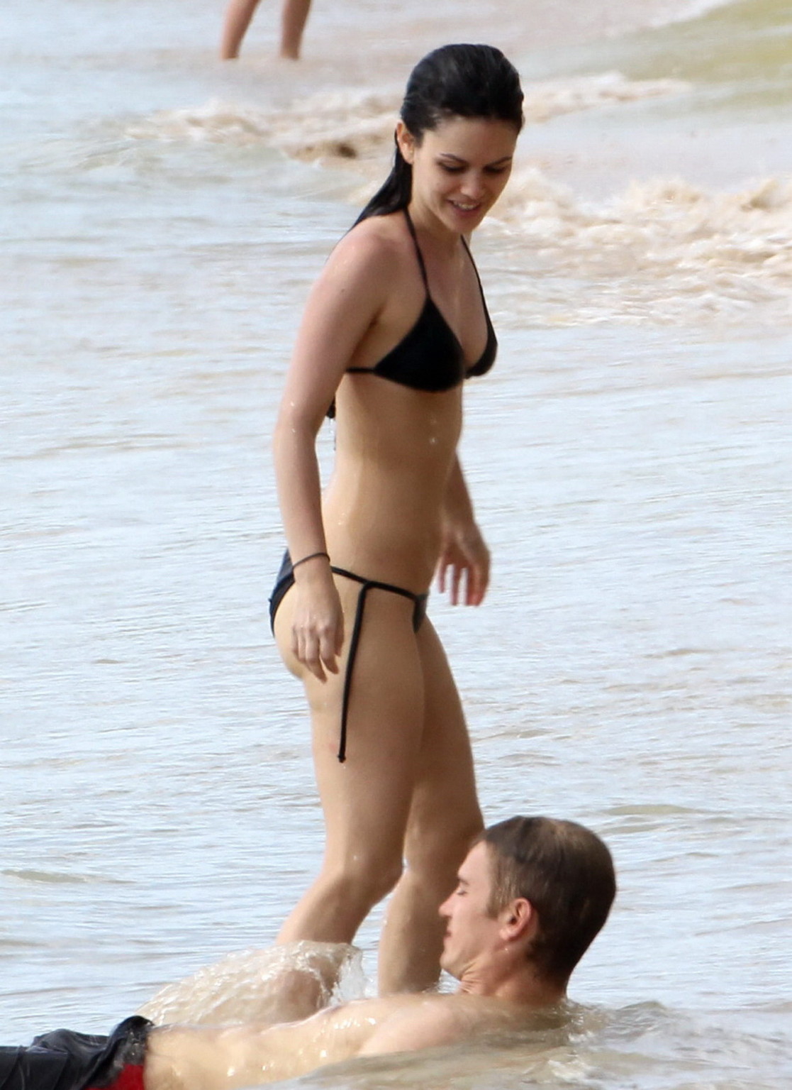Rachel Bilson mostra il culo in bikini nero su una spiaggia alle Barbados
 #75266902