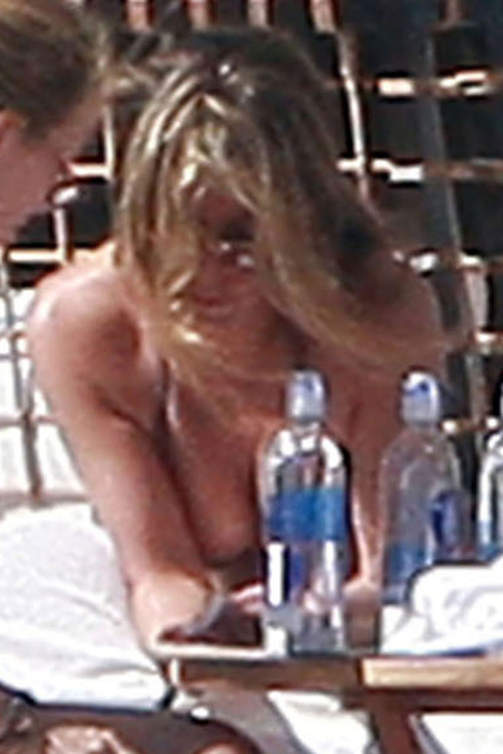 Jennifer Aniston Nippel Slip Fotos und sexy Arsch im Bikini
 #75360323