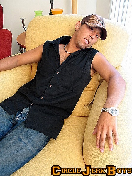 Un lindo chico con una polla monstruosa y dura
 #77002317