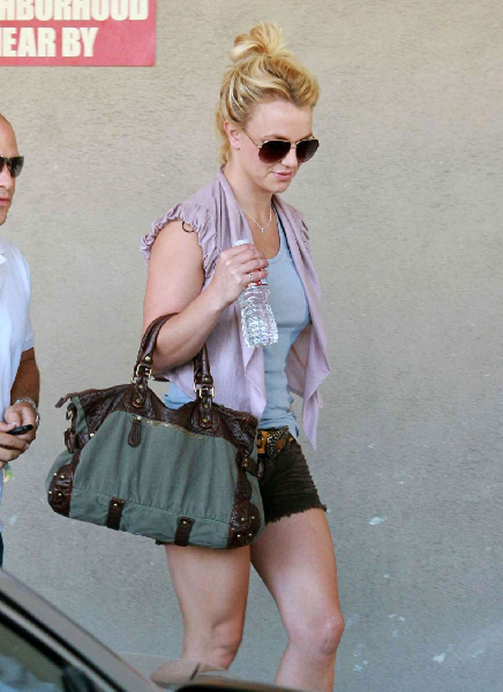 Britney spears exposant son corps sexy et ses jambes sexy sur des photos paparazzi
 #75331598