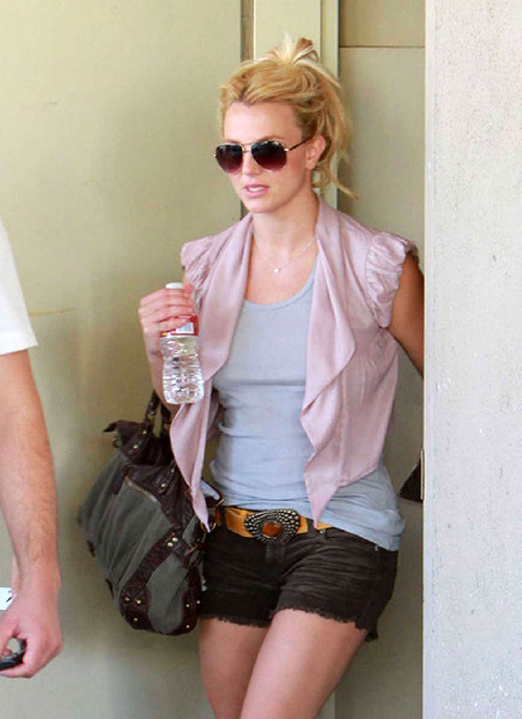 Britney Spears exposing sexy body and hot legs paparazzi photos #75331607