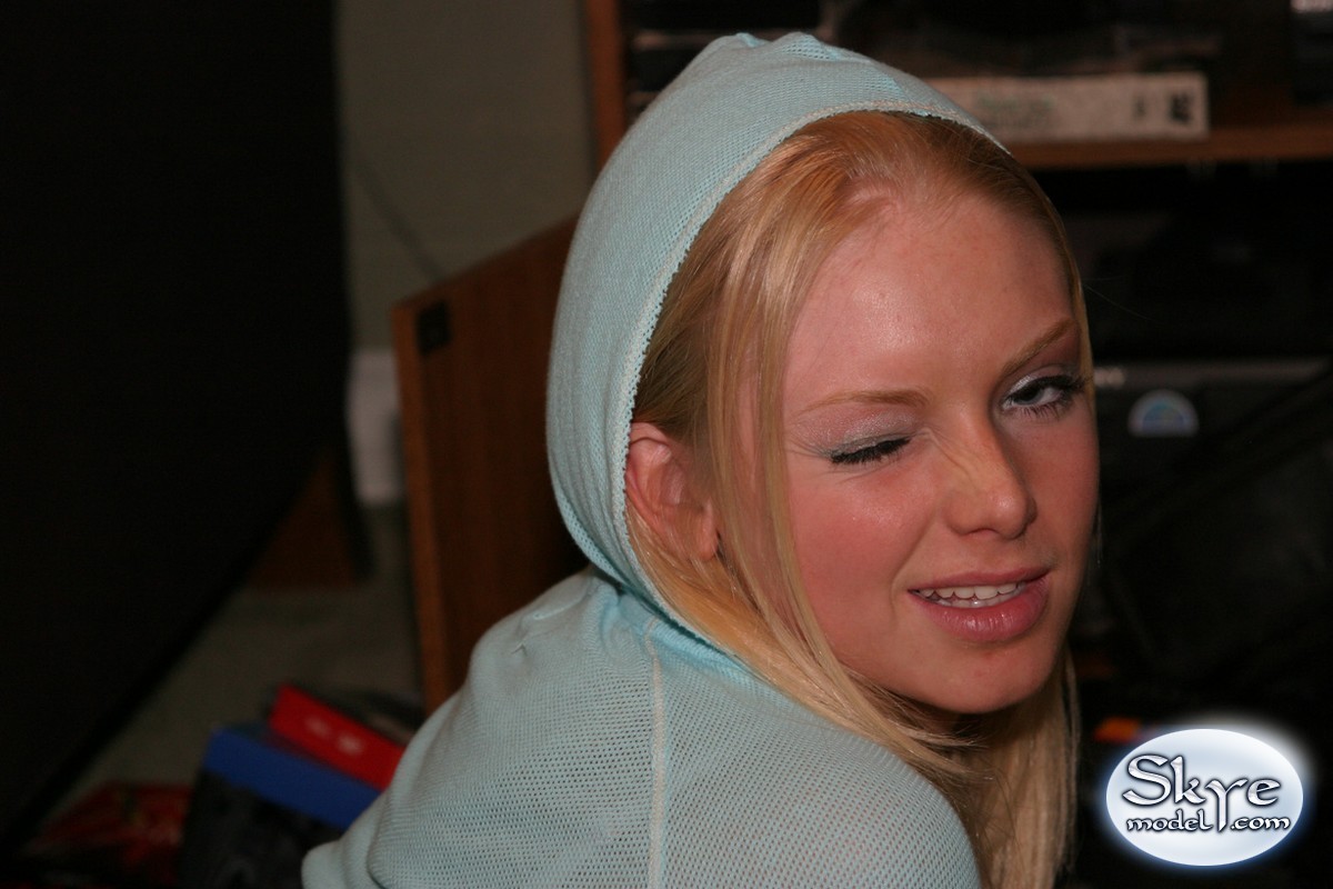 Blonde amateur teen tease cleavage #67283334