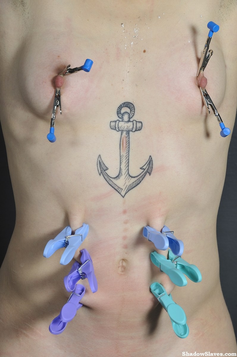 Torture perverse des seins tatoués de Mei Maras
 #69741220