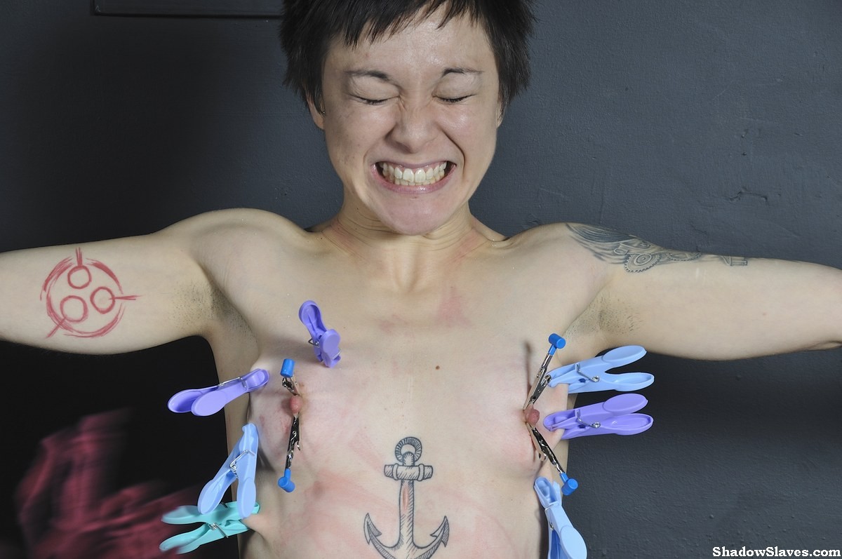 Torture perverse des seins tatoués de Mei Maras
 #69741321