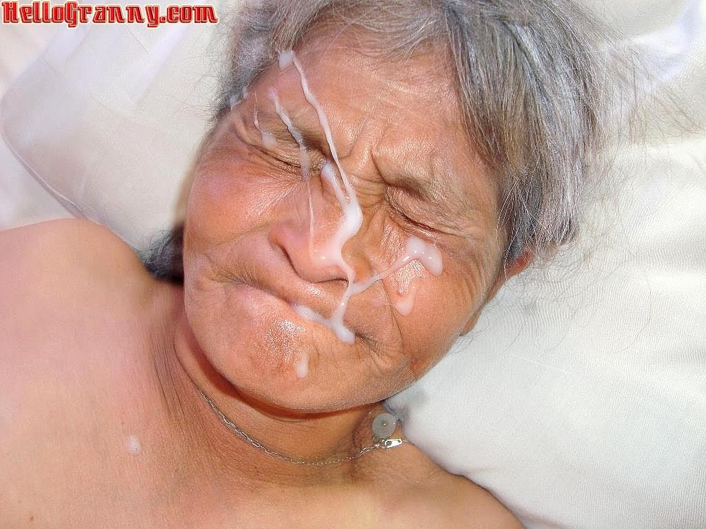 Alte Oma und Sperma in ihrem Gesicht
 #67214189