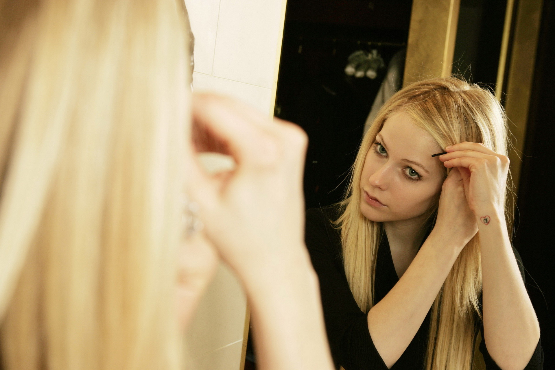 Avril Lavigne topless hiding her precious boobs in Maxim magazine photoshoot #75329236