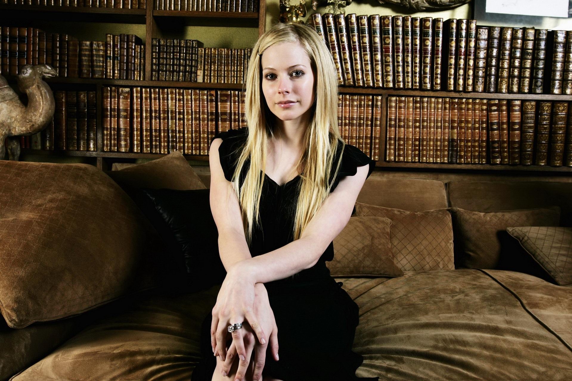 Avril Lavigne topless hiding her precious boobs in Maxim magazine photoshoot #75329257