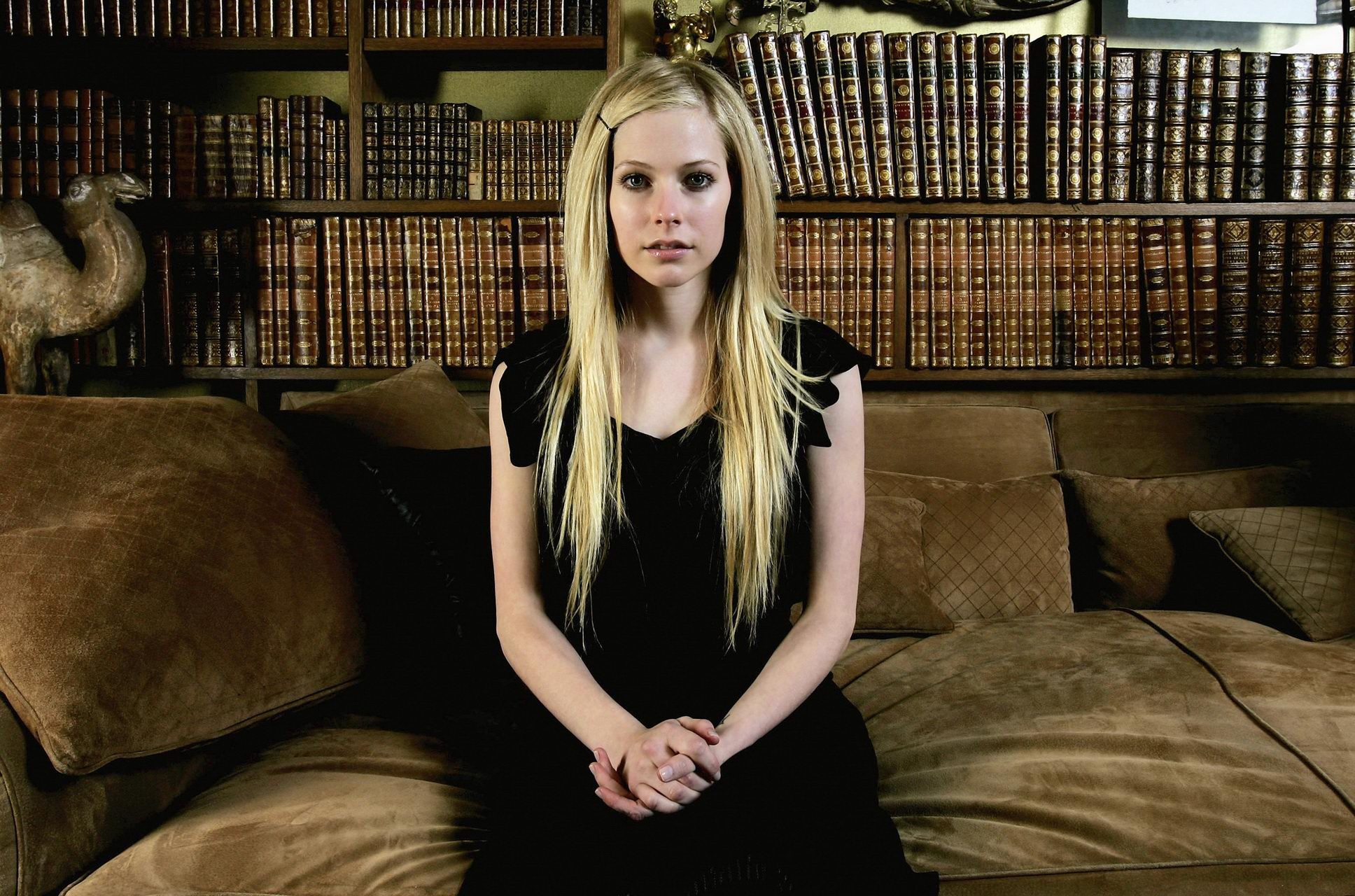 Avril Lavigne topless hiding her precious boobs in Maxim magazine photoshoot #75329345