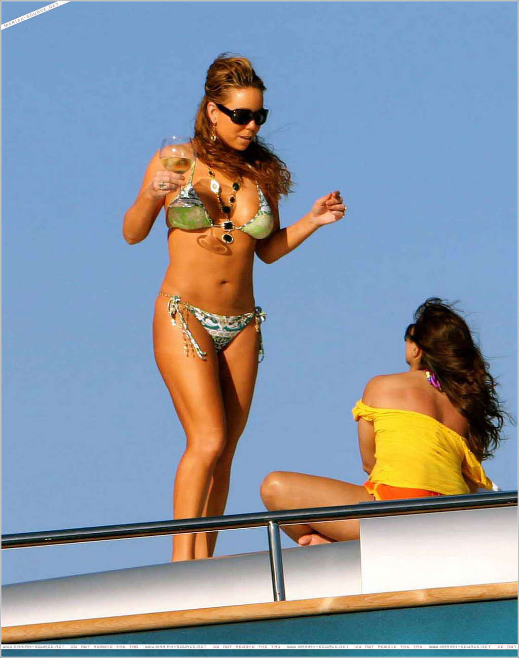 Mariah carey in bikini su yacht foto paparazzi e capezzolo slip
 #75376845