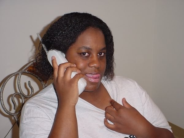 Mano gorda en el teléfono otra mano negra en el coño
 #75587412