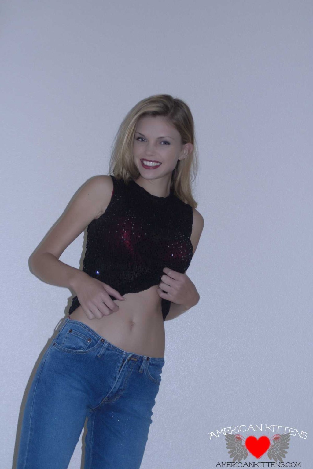 Ashley trägt heiße rosa Spitzen-Boy-Shorts und einen passenden BH und sieht so heiß aus
 #77151875