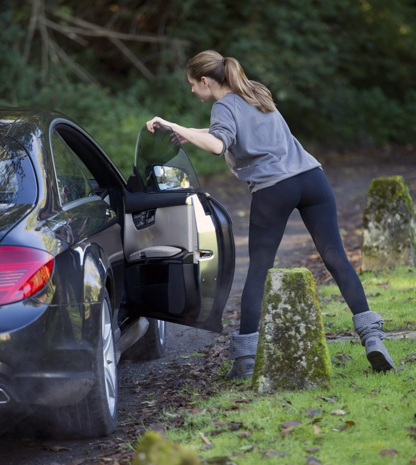 Kelly brook mostrando su culo en mallas fuera de su casa en londres
 #75285254