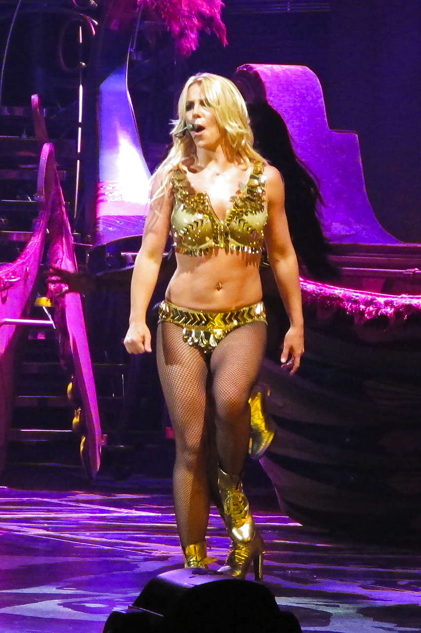 Britney Spears in fishnets and shorts spreading her legs on stage #75299104
