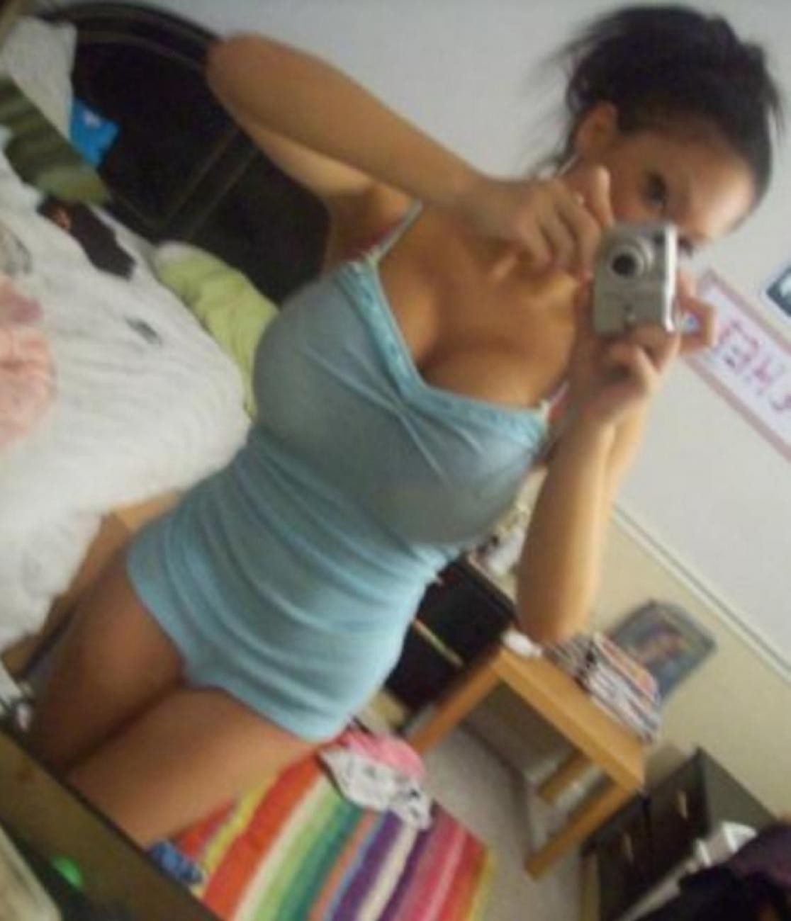 Sexy und heiße asiatische Babe gibt großen Blowjob in ihrem Schlafzimmer
 #69937803