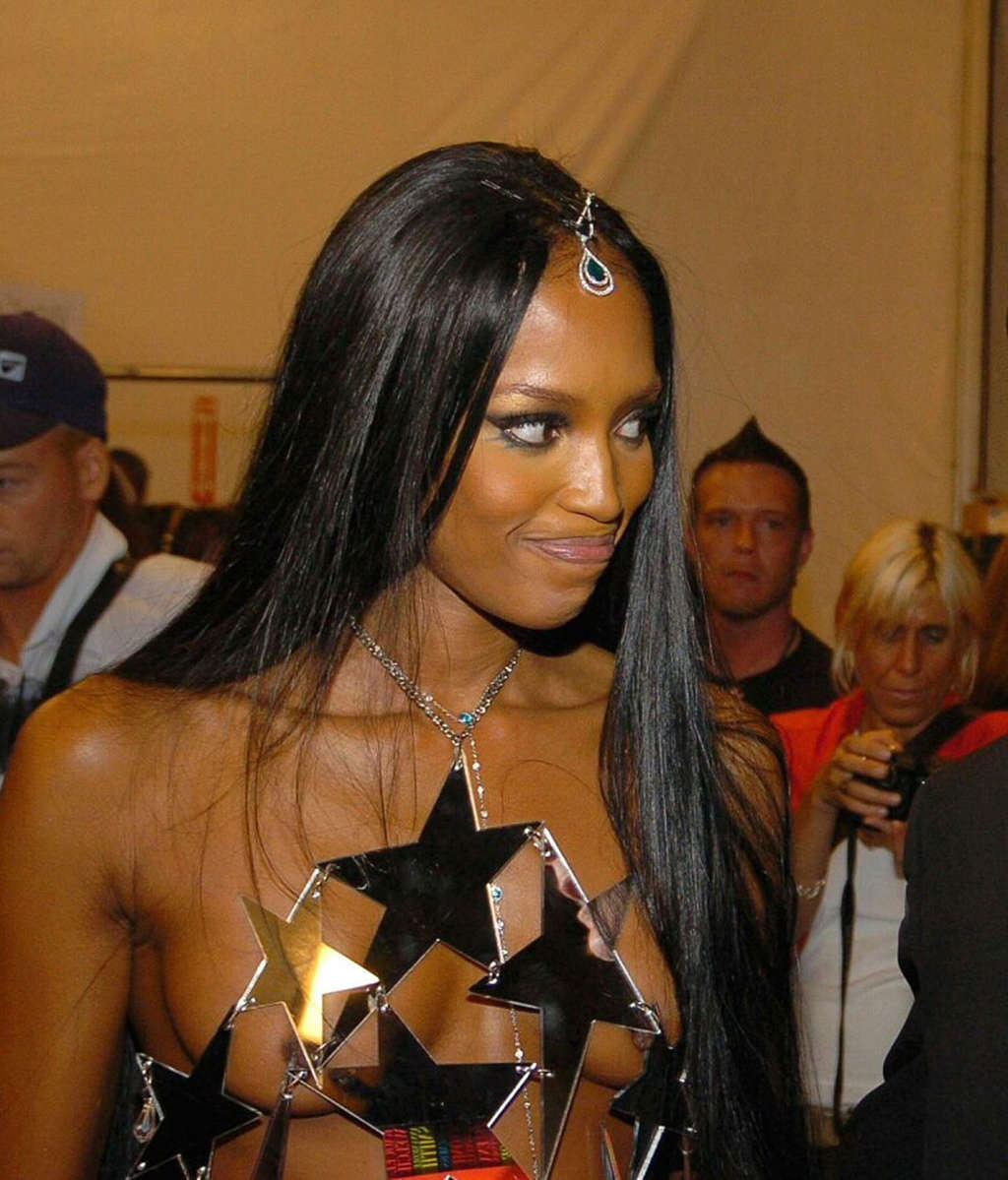 Naomi Campbell exposing sexy nude body and hot ass on stage #75333453
