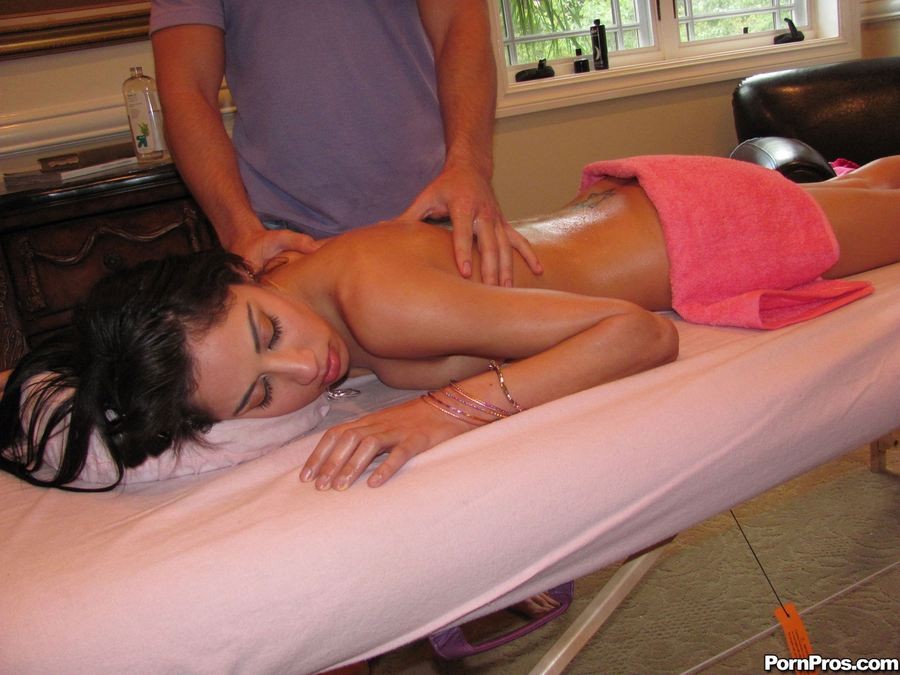 Sexy aries stone si eccita durante il suo massaggio
 #72469213
