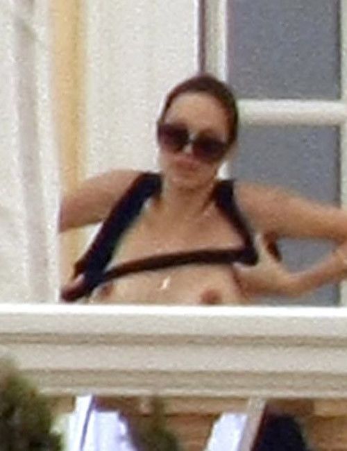 Celebrity angelina jolie total heiß nackt große brüste
 #75404513