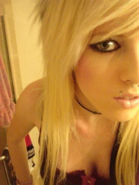 Photos de filles punk blondes
 #67607266