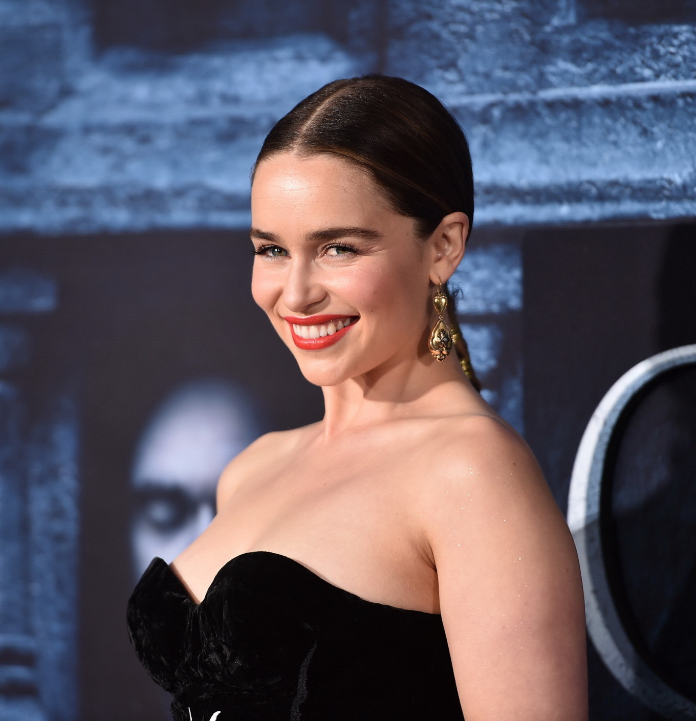 Emilia Clarke shows off her big boobs in a strapless dress #75143783