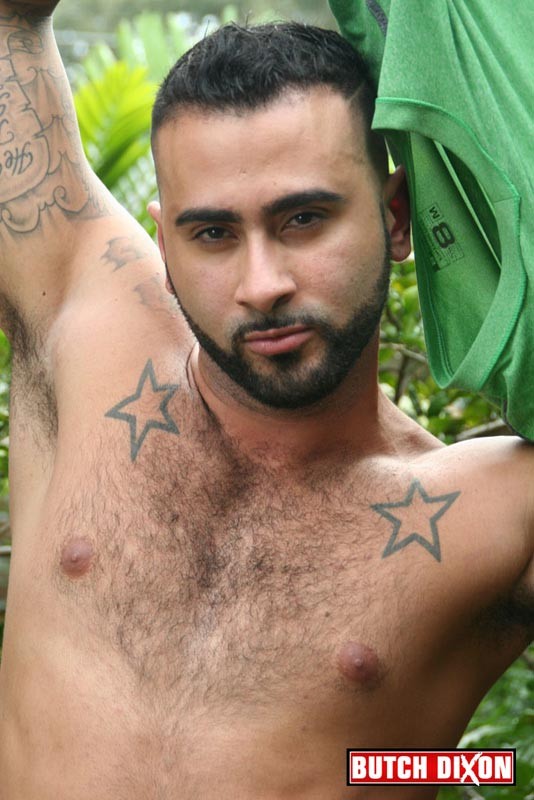 Heißer Latino-Hunk im Freien
 #76911108