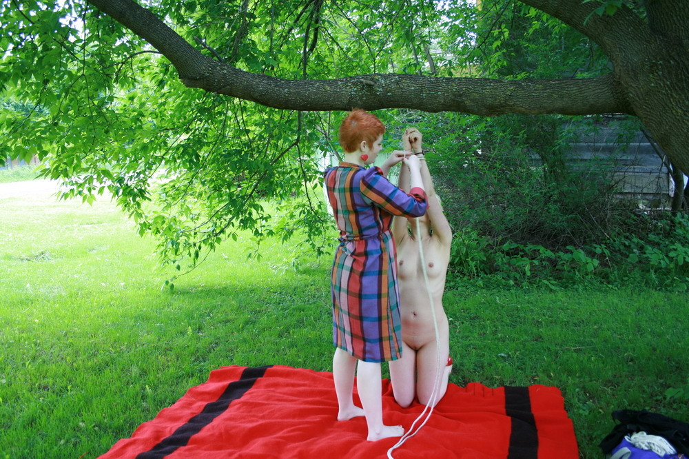 Mistress Redd takes he slavegirl scarlett out to the country for some humiliatin