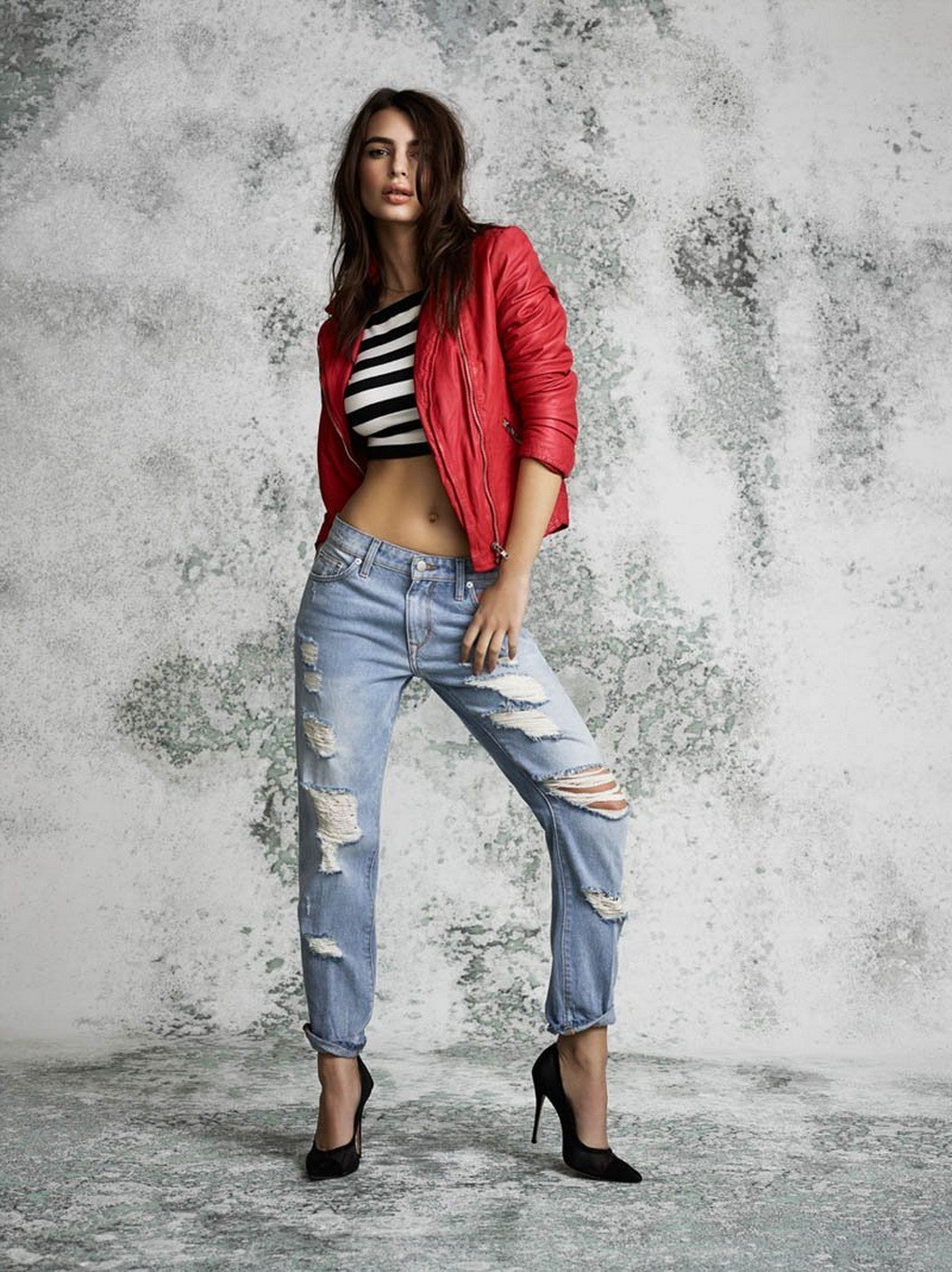 Emily Ratajkowski in Dessous und knappem Outfit bei einem Fotoshooting für Revolve Clot
 #75205042