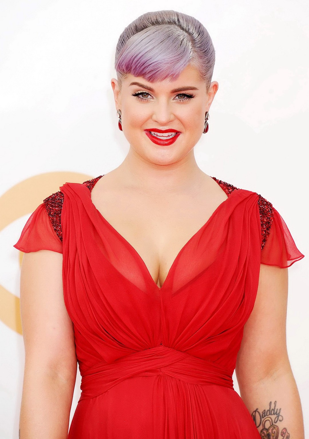 Kelly osbourne paffuto mostrando scollatura enorme al 65 ° annuale primetime emmy aw
 #75218200